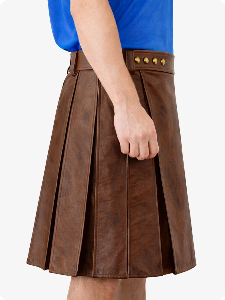 Kilt utilitario de cuero genuino marrón con cinturilla tachonada