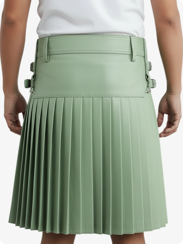 Kilt de cuero plisado verde claro con trabillas y correas laterales