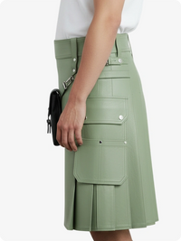 Kilt de cuero plisado verde claro con trabillas y correas laterales