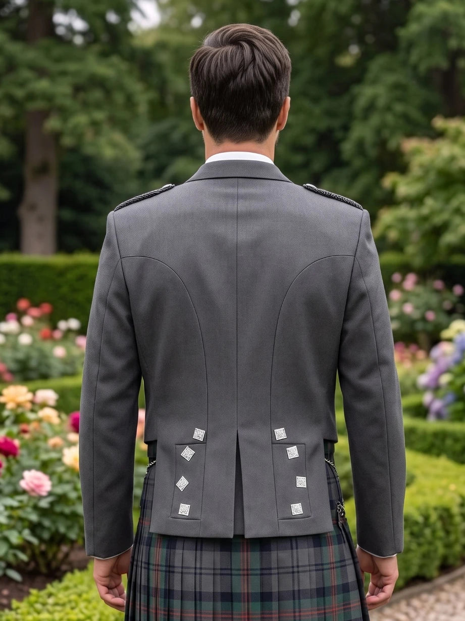Chaqueta Kilt Prince Charlie Gris con Solapas de Satén y Botones Cuadrados Plateados