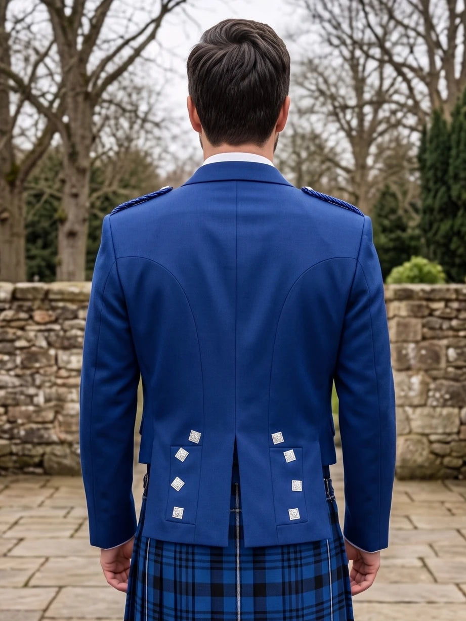 Chaqueta Kilt Prince Charlie Azul Real con Solapas de Satén y Botones Cuadrados Plateados